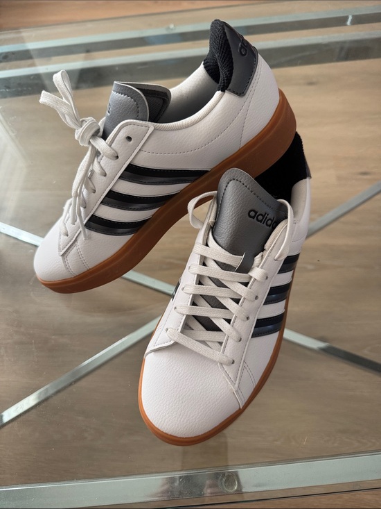adidas Shoes - NEW Adidas Grand Court 2.0 Sneakers with Gum Sole Size 8
